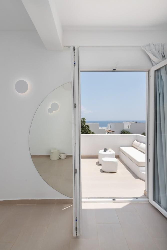Voca Hotel & Suites