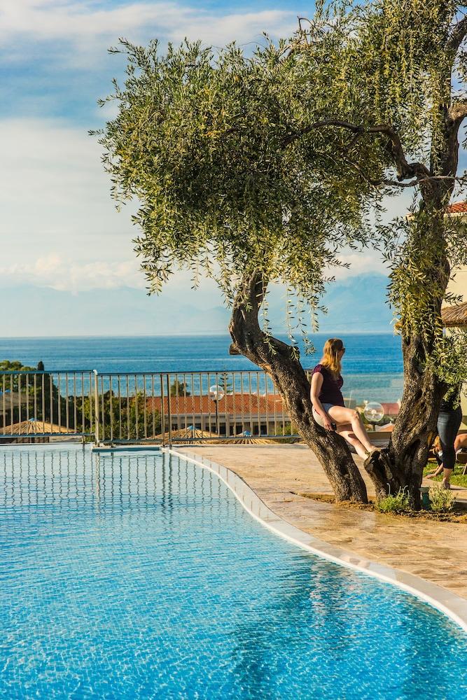 Robolla Beach Apart Hotel
