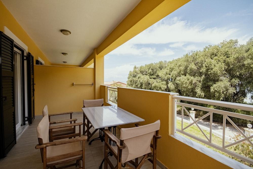 Robolla Beach Apart Hotel