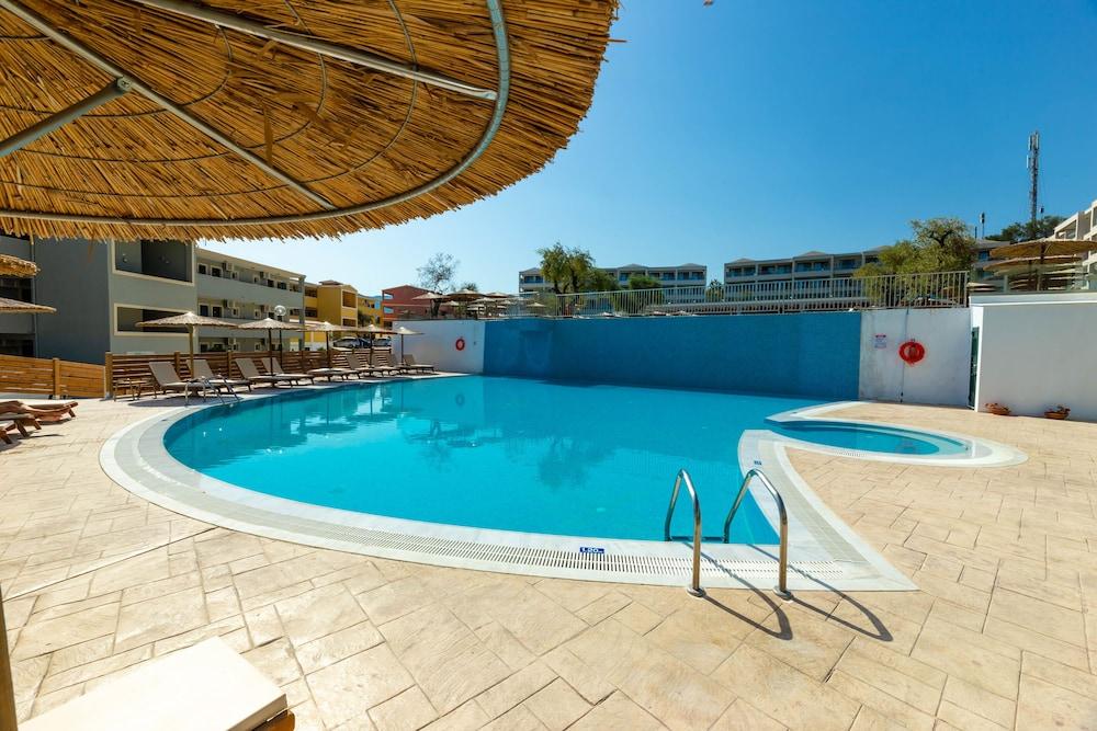 Robolla Beach Apart Hotel