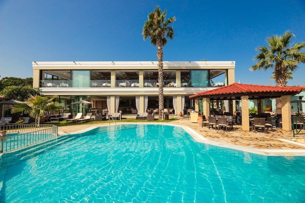Robolla Beach Apart Hotel