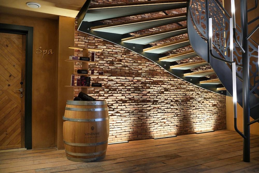 Les Regalia Hotel & Spa