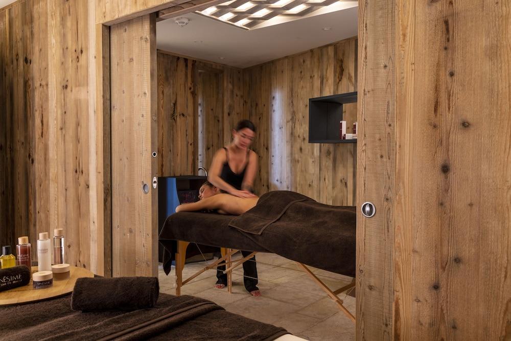 Les Regalia Hotel & Spa