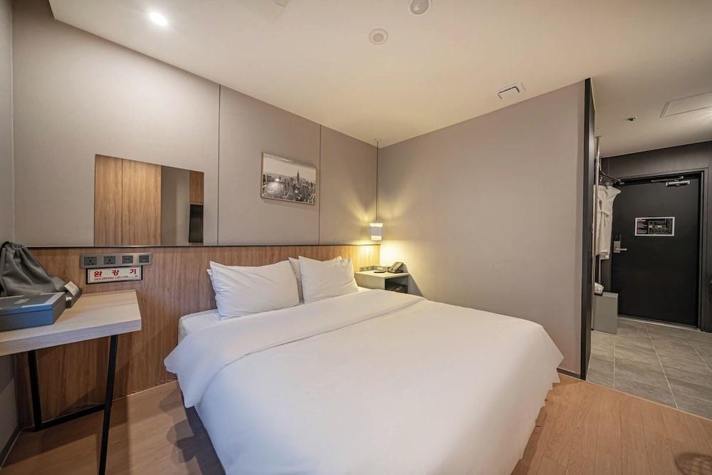 Gray 193 Hotel