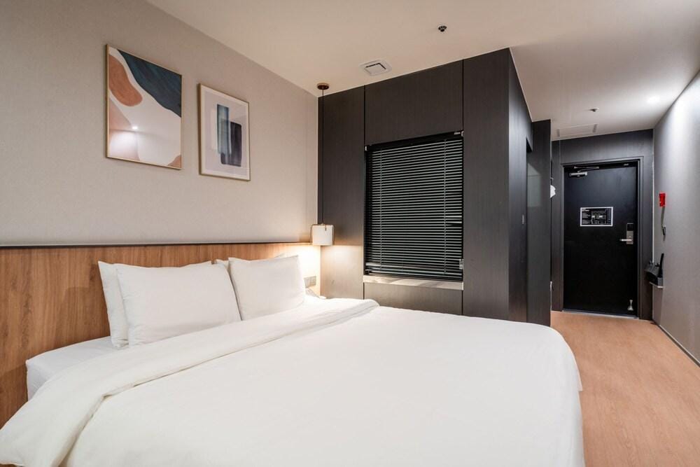 Gray 193 Hotel
