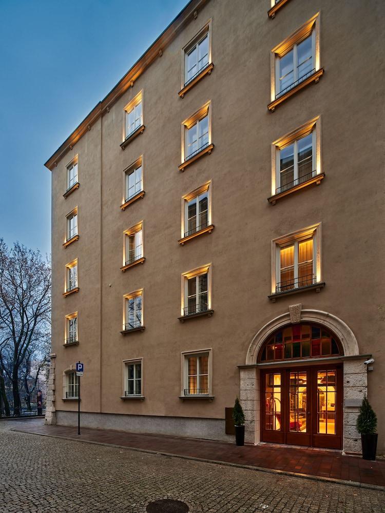 Garamond, a Tribute Portfolio Hotel