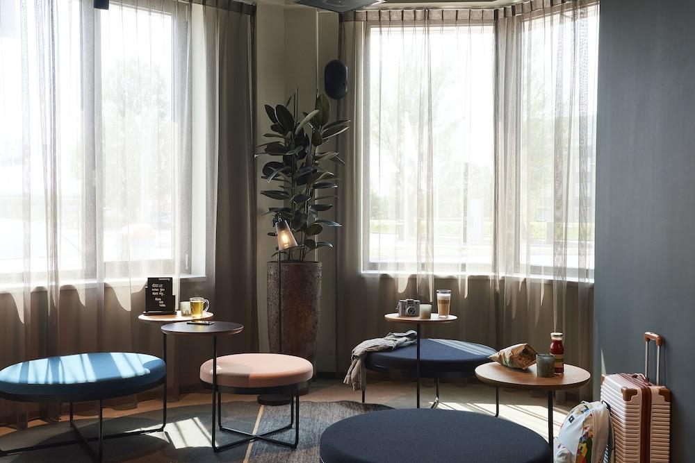 Moxy Amsterdam Schiphol Airport