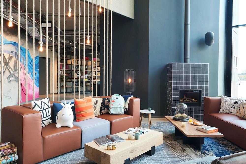 Moxy Amsterdam Schiphol Airport