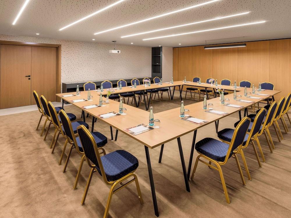 Mercure Tirana
