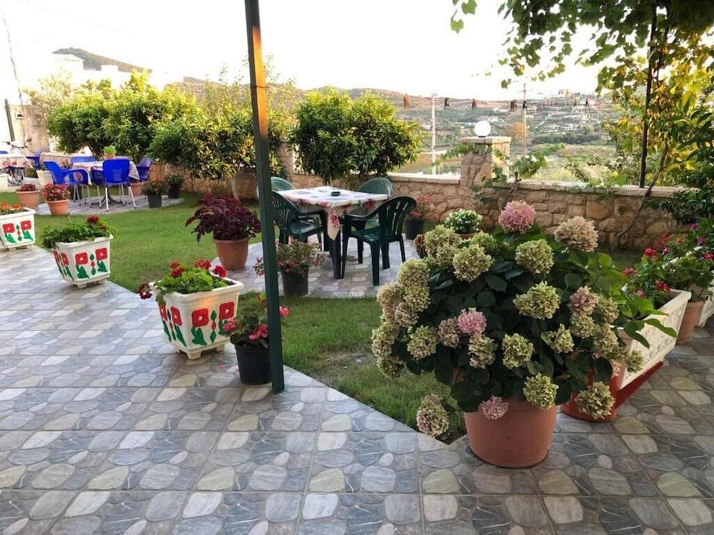 Green Garden Villa