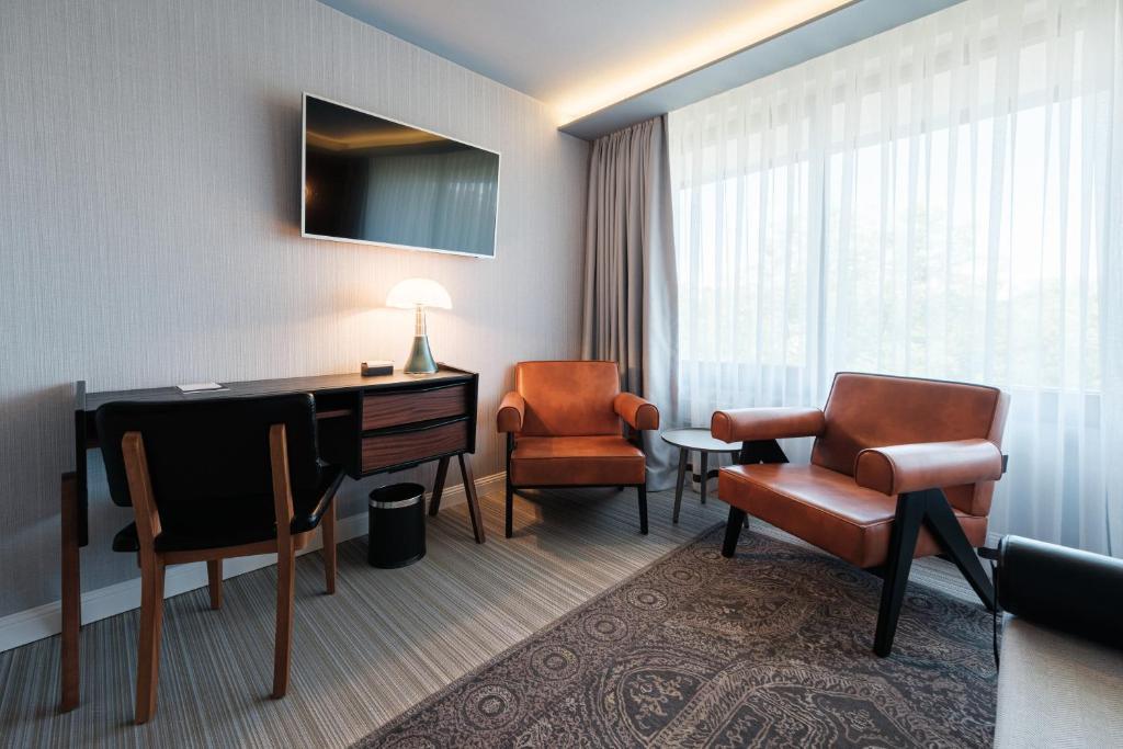 MUZE Hotel Dusseldorf - Handwritten Collection