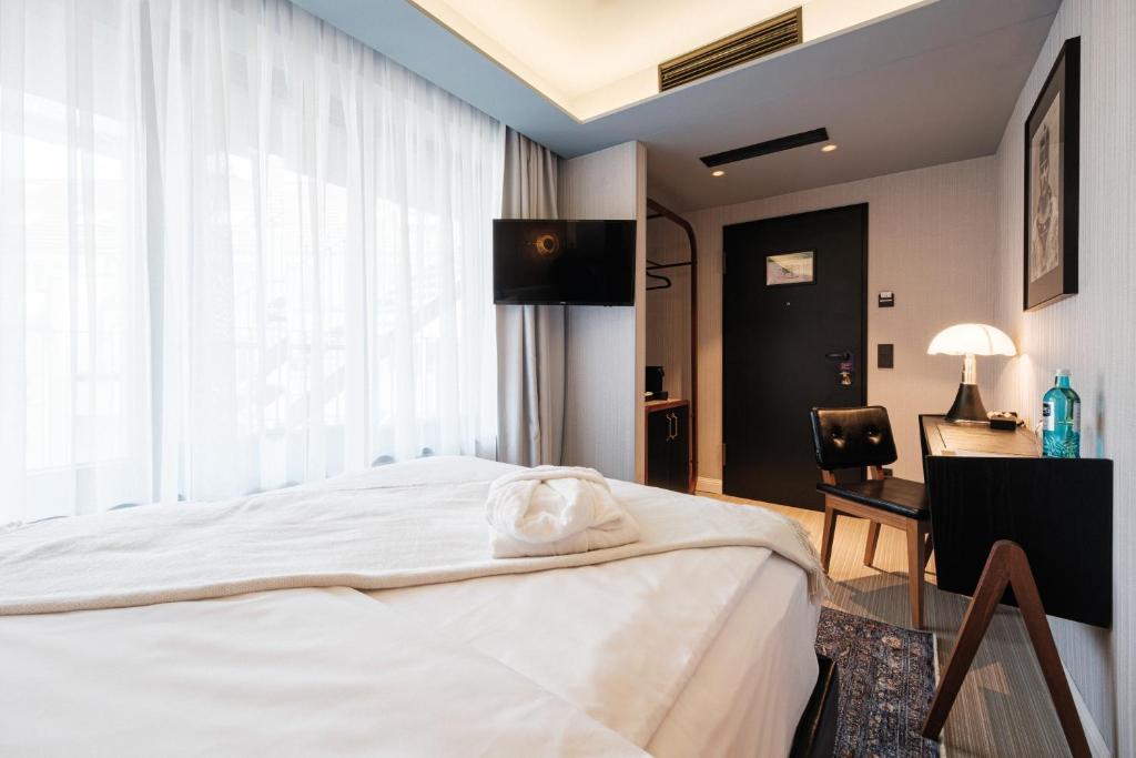 MUZE Hotel Dusseldorf - Handwritten Collection