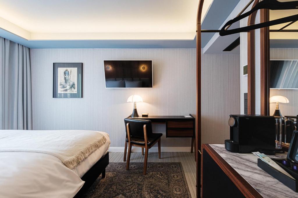 MUZE Hotel Dusseldorf - Handwritten Collection