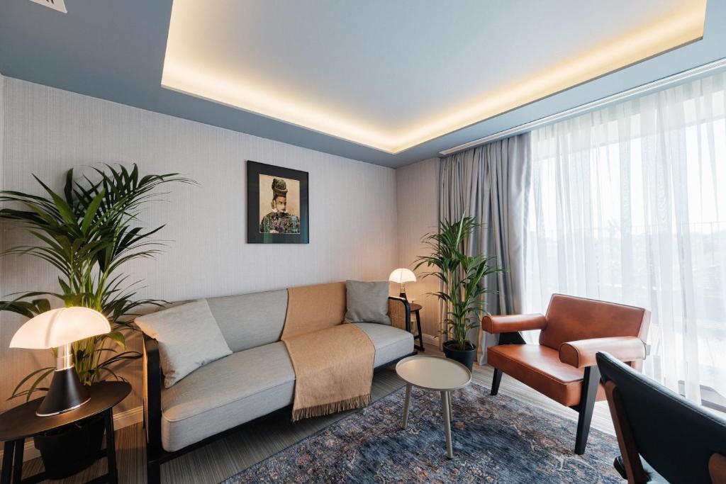 MUZE Hotel Dusseldorf - Handwritten Collection