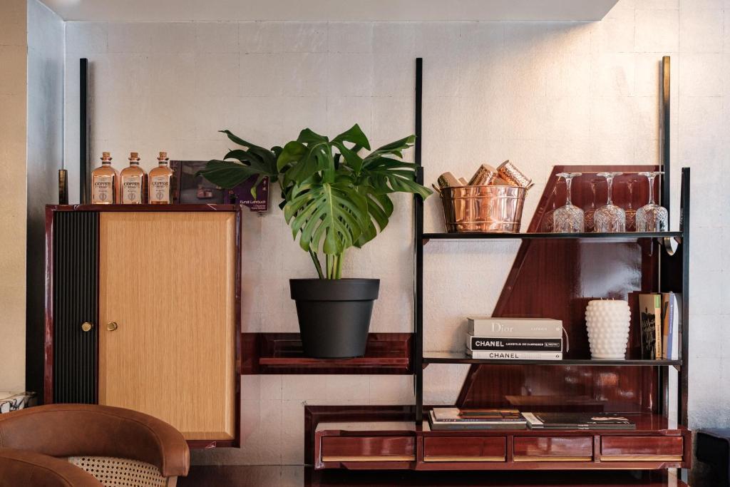MUZE Hotel Dusseldorf - Handwritten Collection