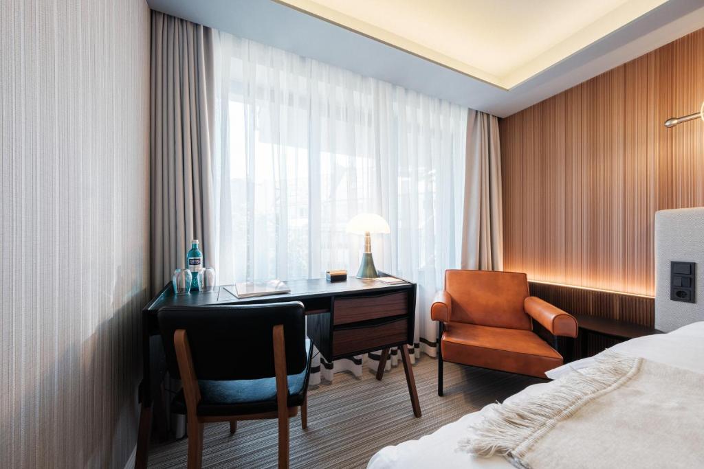 MUZE Hotel Dusseldorf - Handwritten Collection
