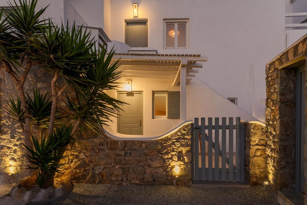 Mykonos Supreme Comfort Suites