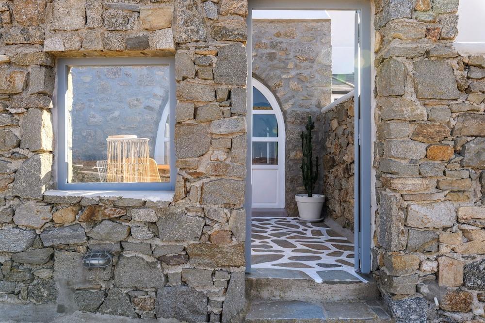 Mykonos Supreme Comfort Suites