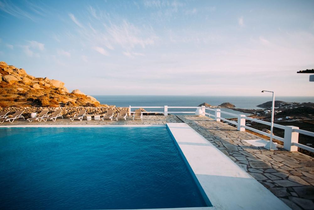 Mykonos Supreme Comfort Suites