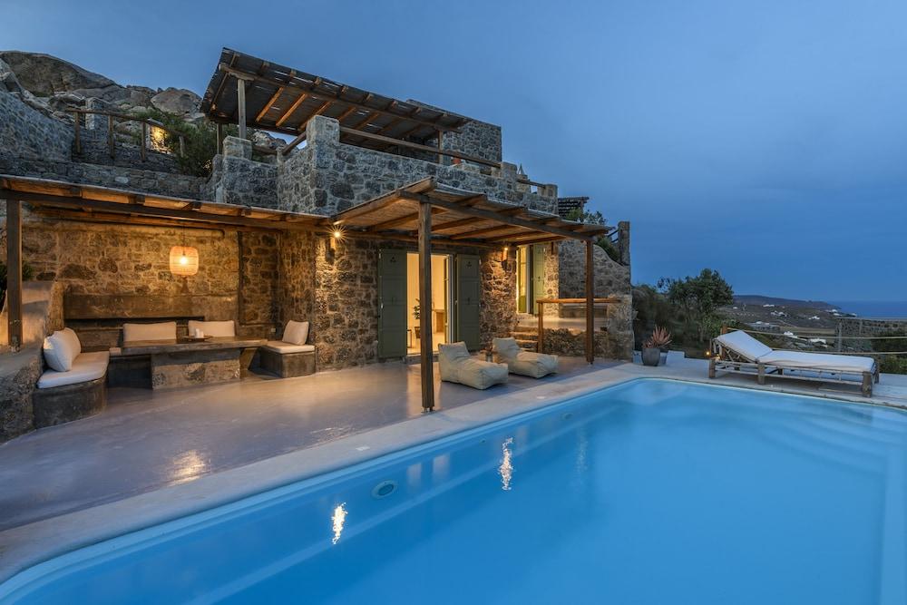 Mykonos Supreme Comfort Suites