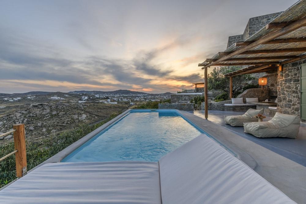 Mykonos Supreme Comfort Suites