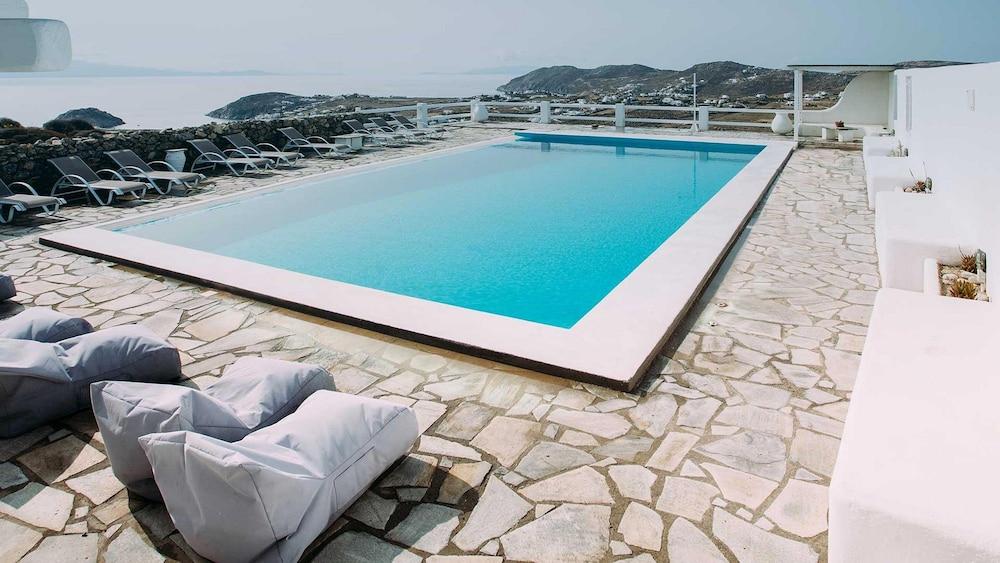 Mykonos Supreme Comfort Suites