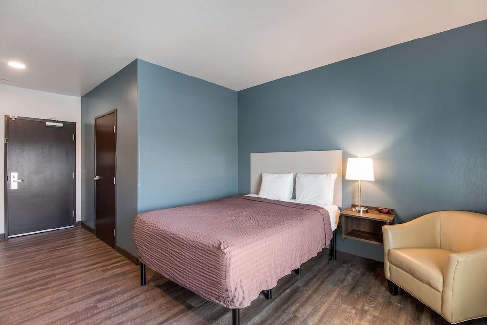 Woodspring Suites Bakersfield Airport