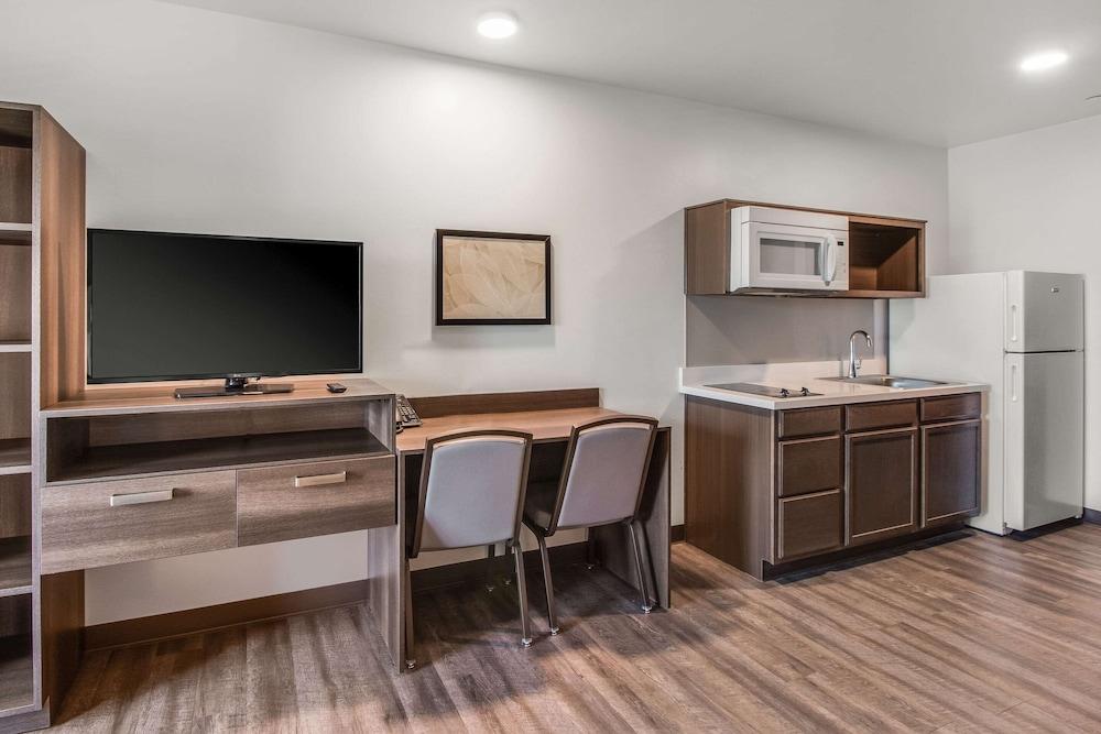 Woodspring Suites Bakersfield Airport