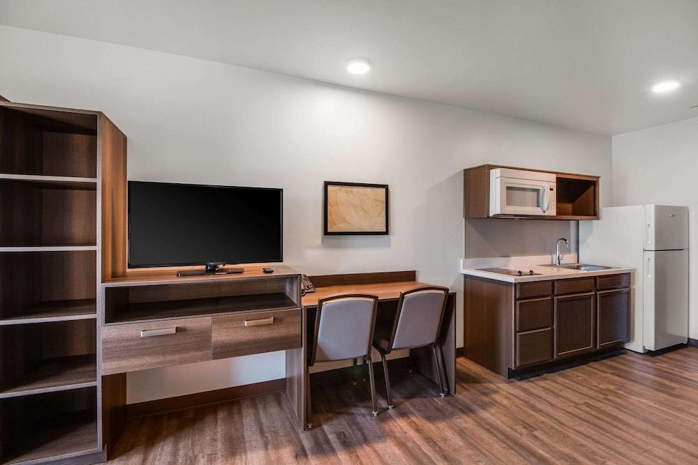 Woodspring Suites Bakersfield Airport