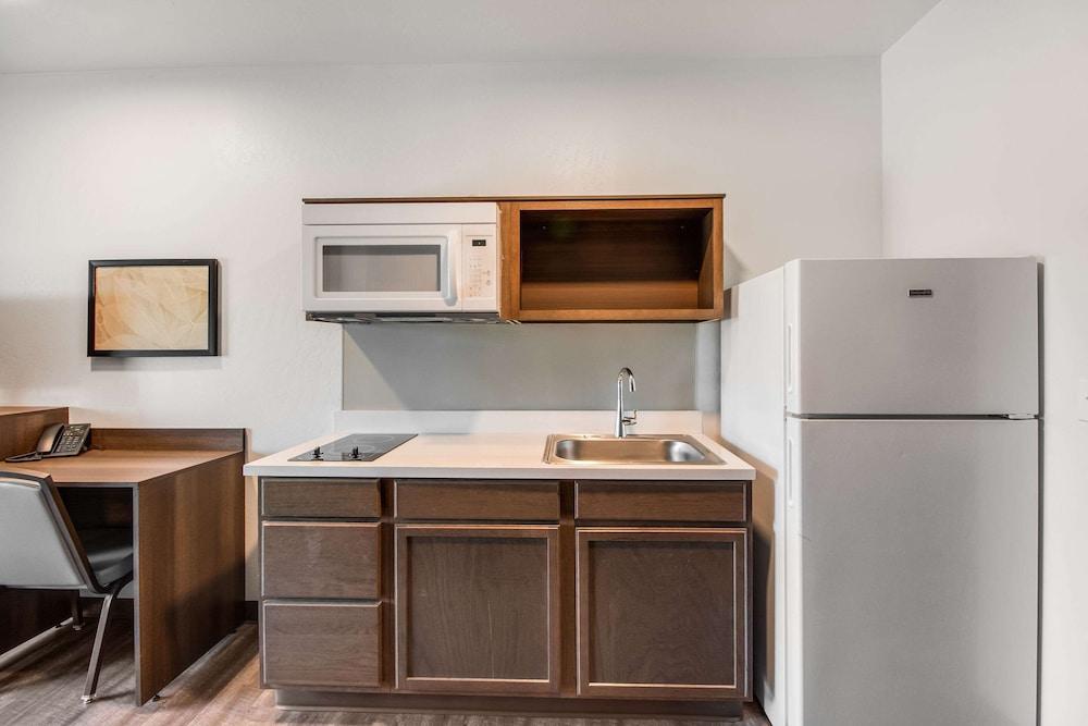 Woodspring Suites Bakersfield Airport