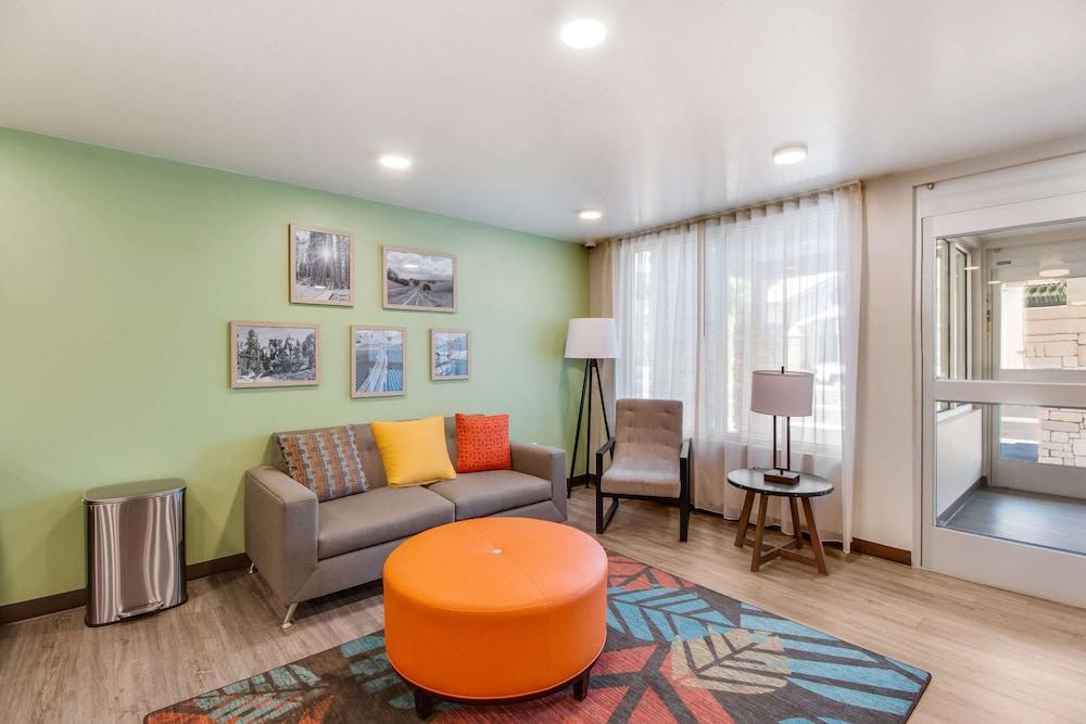 Woodspring Suites Bakersfield Airport