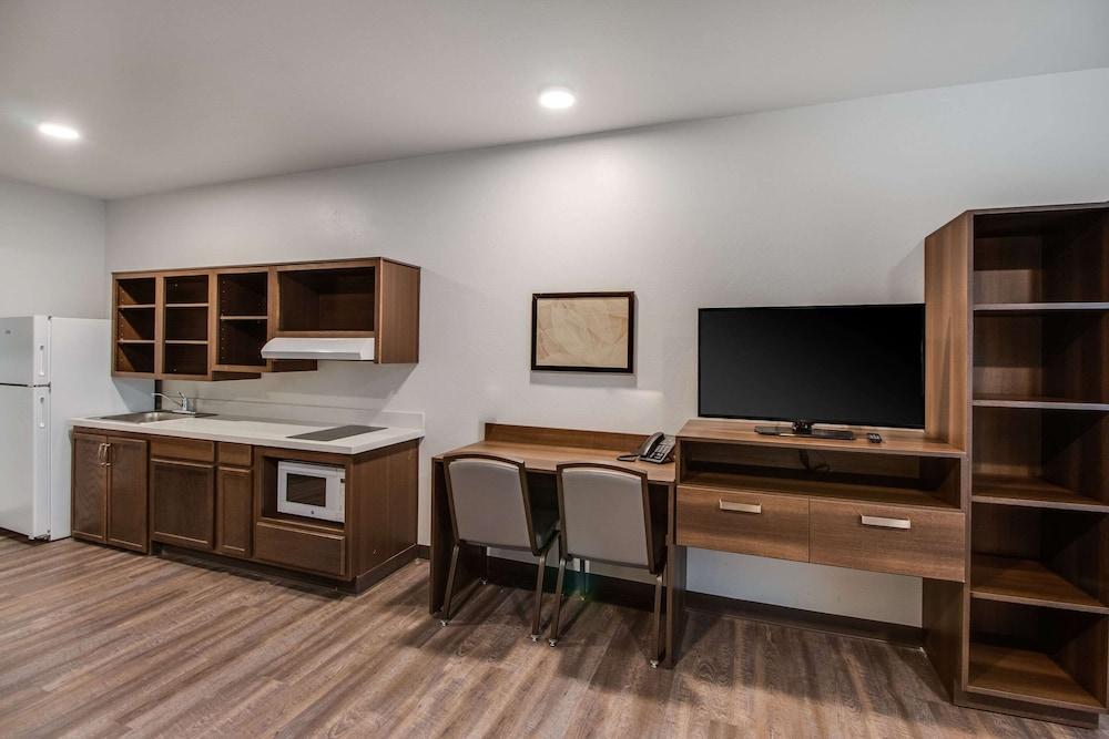 Woodspring Suites Bakersfield Airport