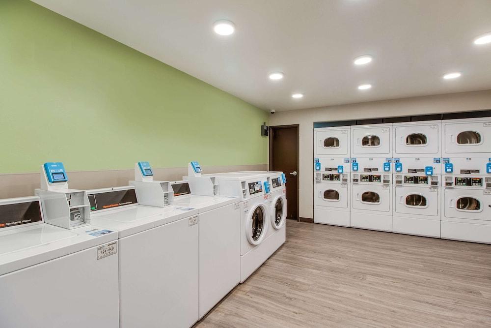 Woodspring Suites Bakersfield Airport