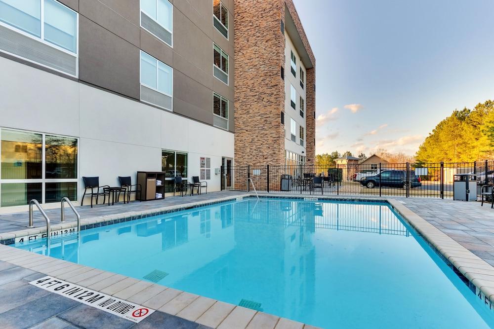 Holiday Inn Express & Suites Dawsonville