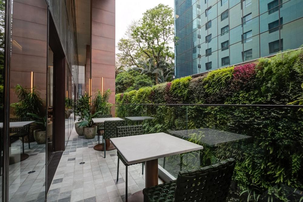 Qoya Hotel Sao Paulo, Curio Collection by Hilton