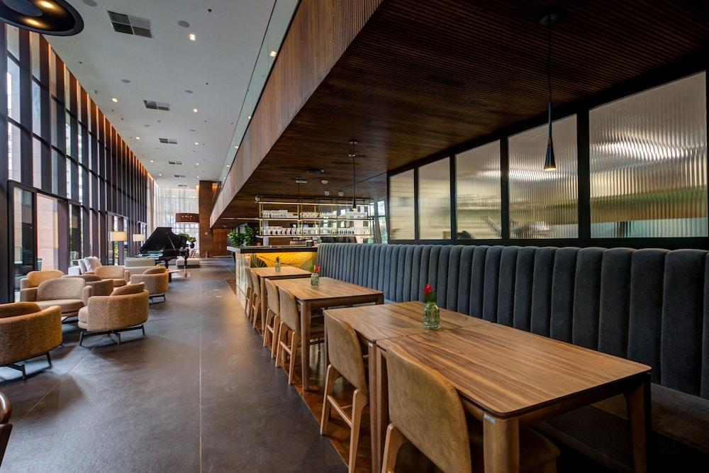 Qoya Hotel Sao Paulo, Curio Collection by Hilton