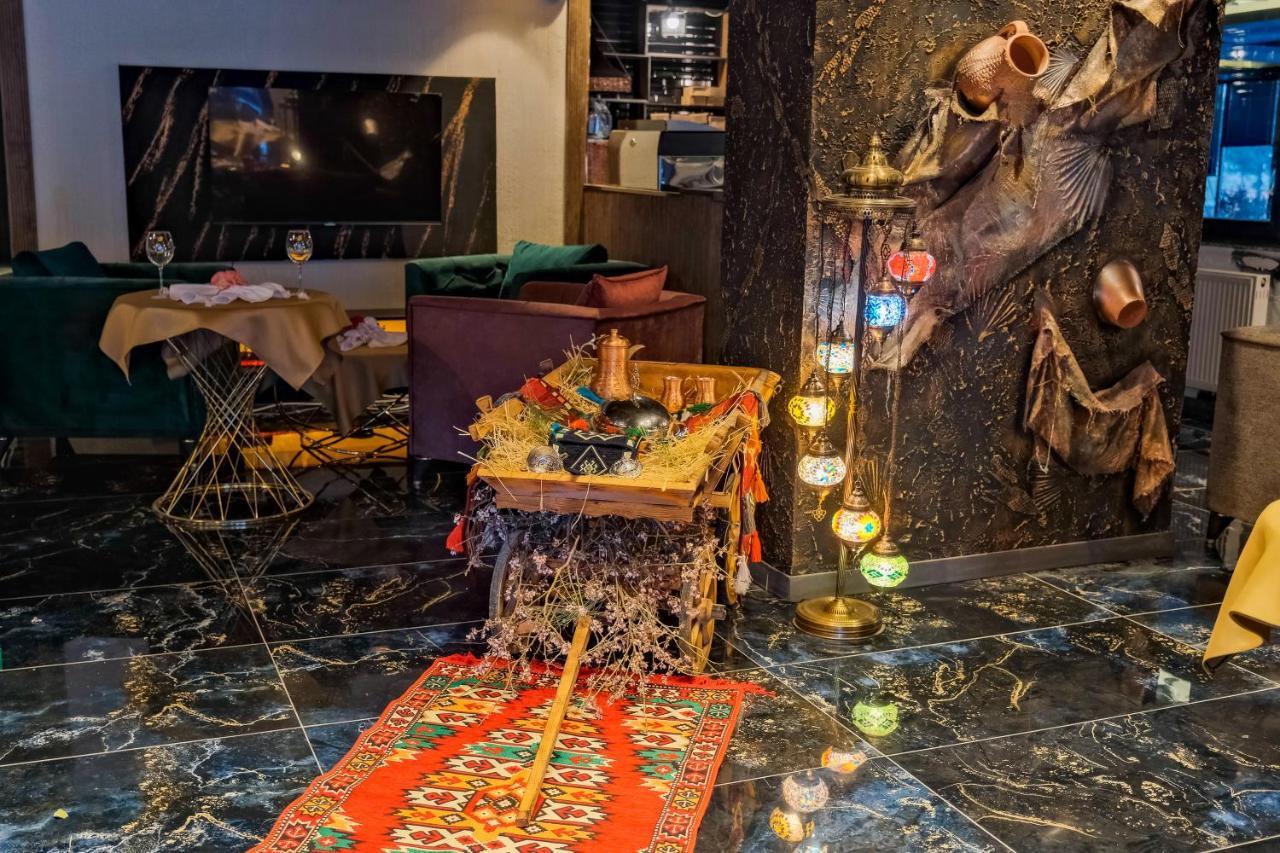 Moonday Hotel