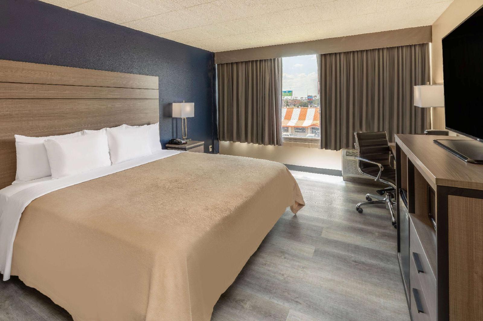 Baymont by Wyndham Laredo
