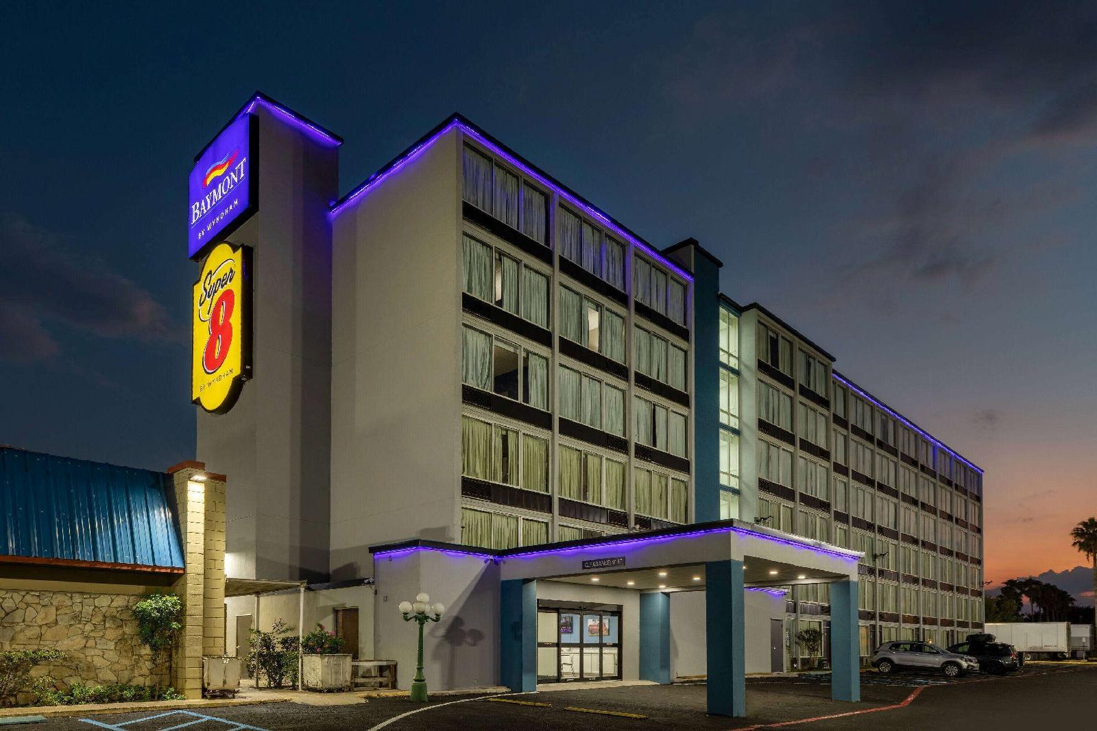 Baymont by Wyndham Laredo