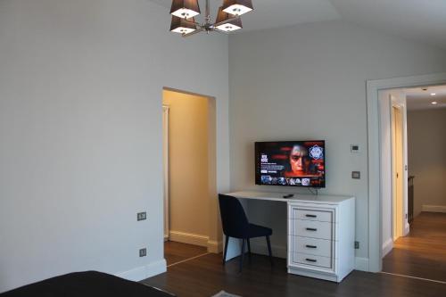 Garlon Residence