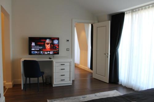 Garlon Residence