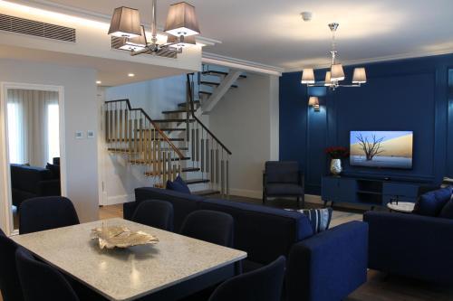 Garlon Residence