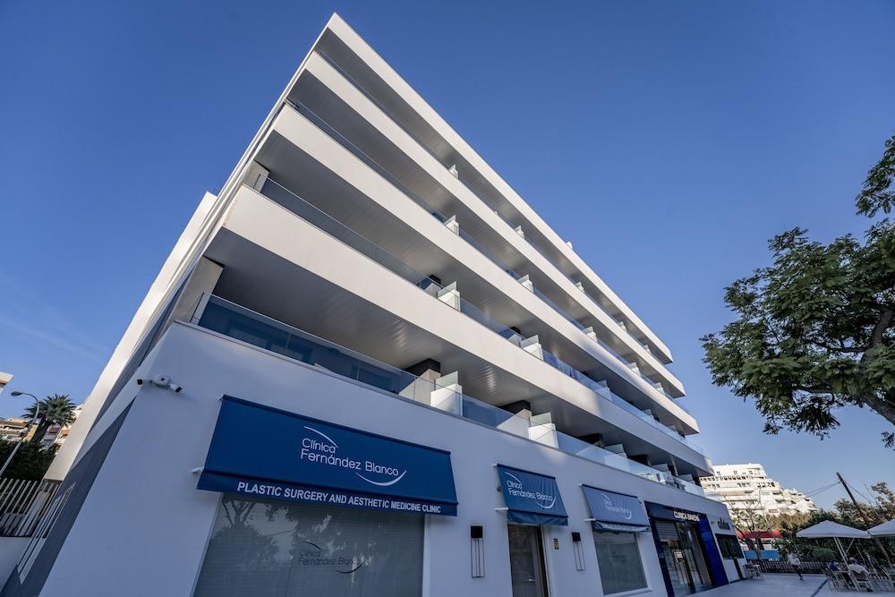 AQUA Apartments Bellamar