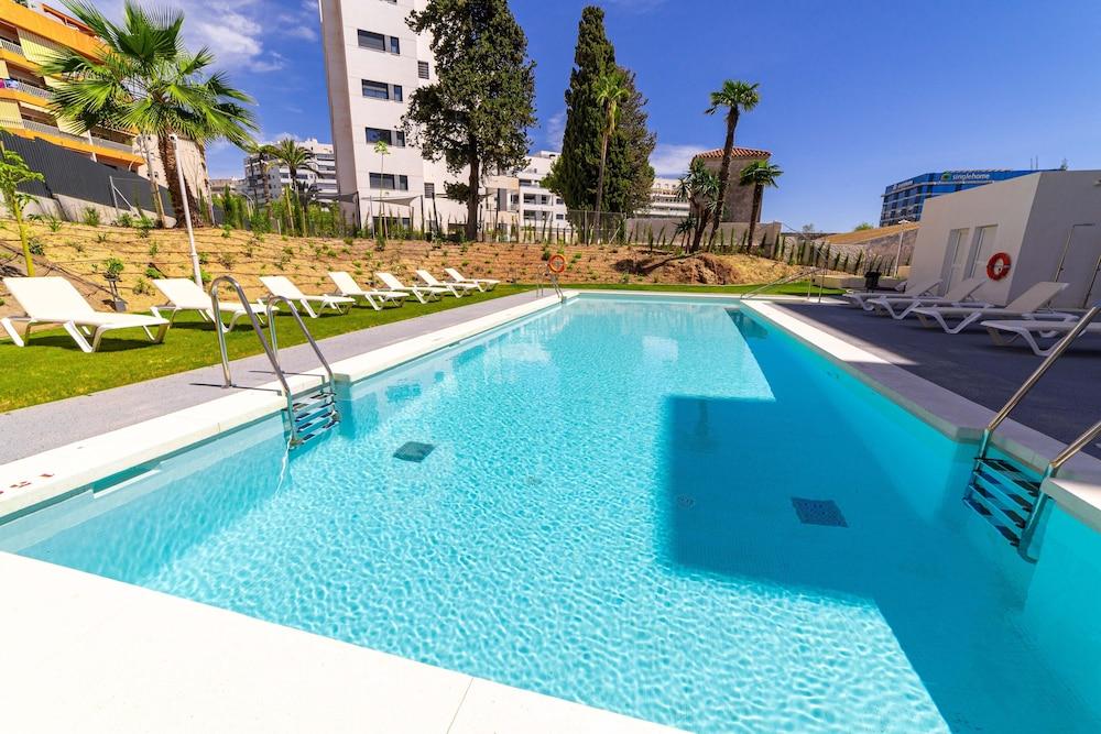 AQUA Apartments Bellamar