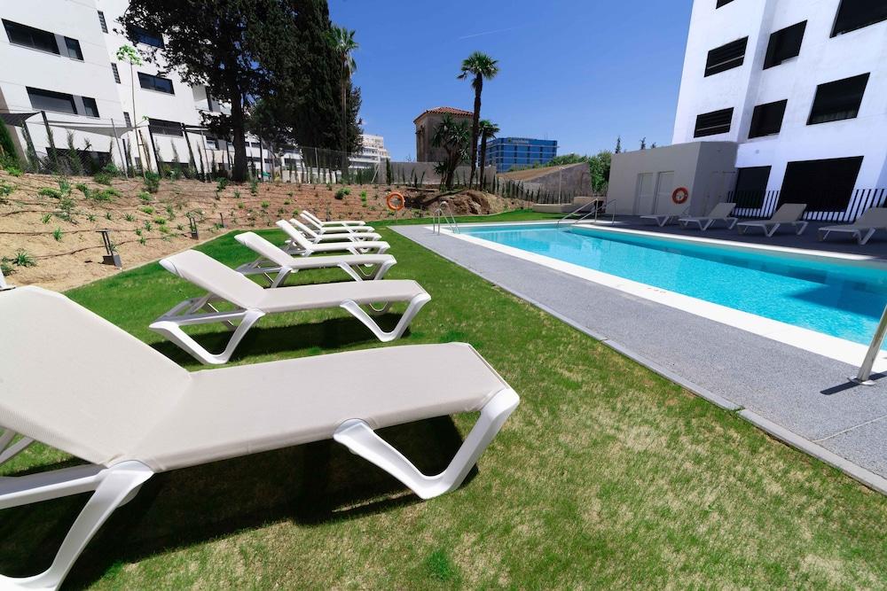 AQUA Apartments Bellamar