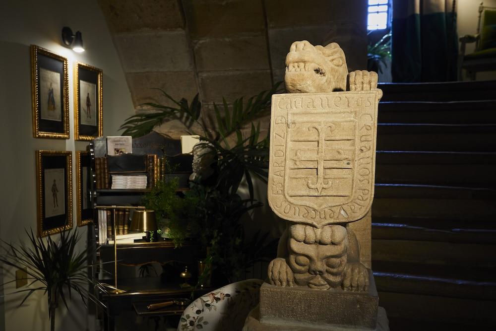 Helguera Palacio Boutique Antique