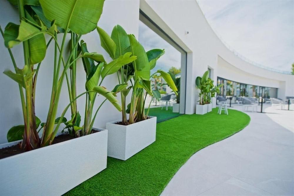 Syncrosfera Health & Fitness Hotel