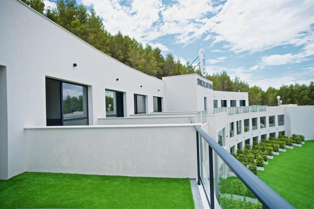 Syncrosfera Health & Fitness Hotel
