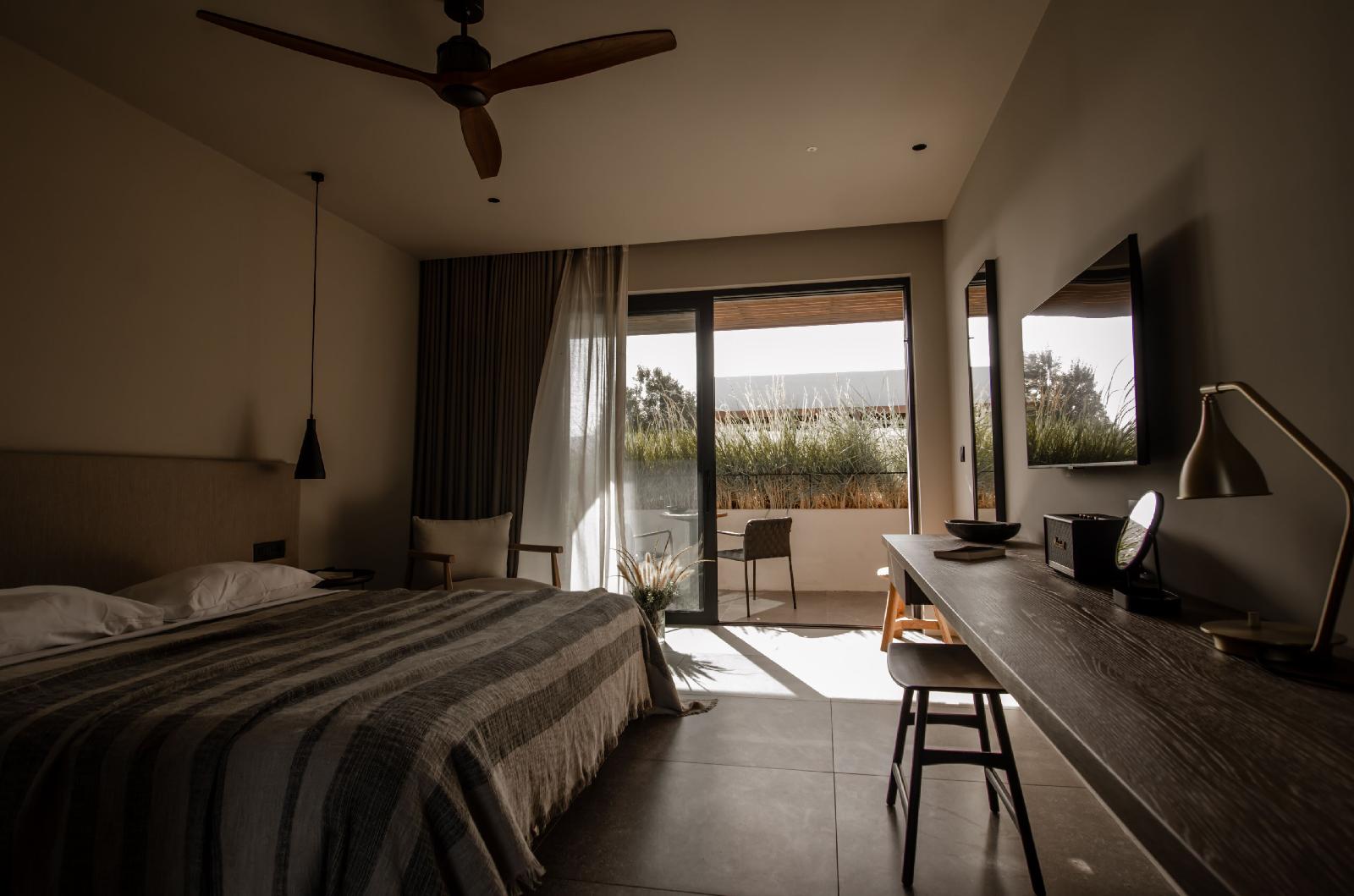 Theros All Suite Hotel