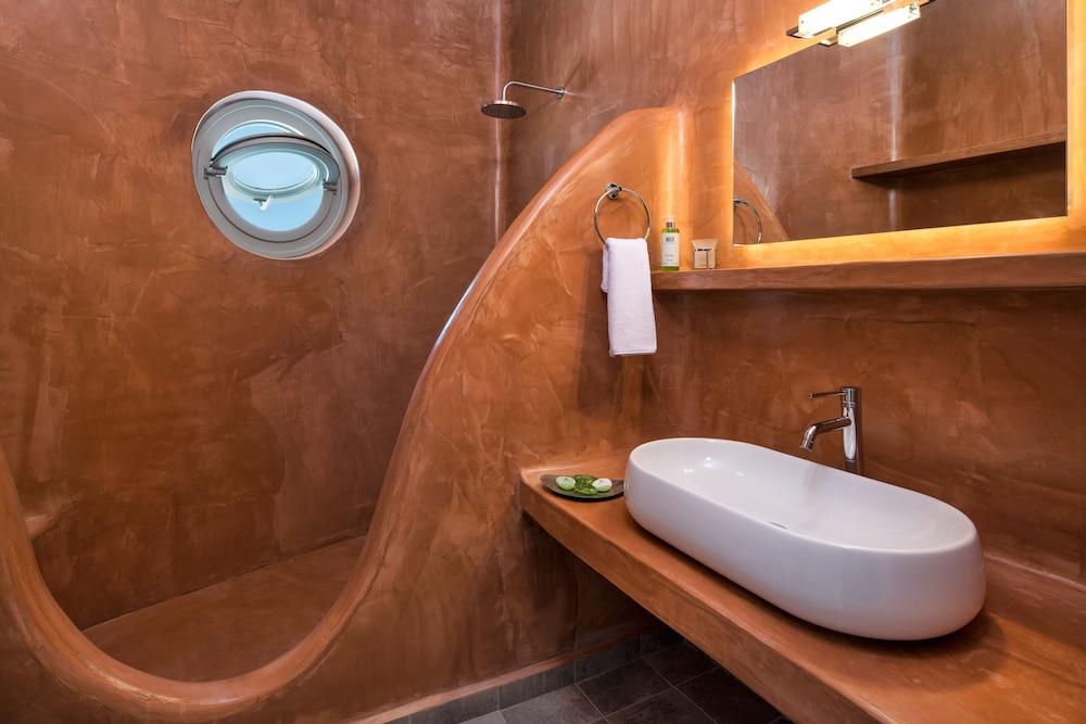 Theano Apartment